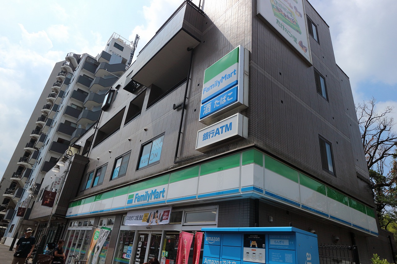 コンビニ　ファミリーマート（コンビニ）まで601m