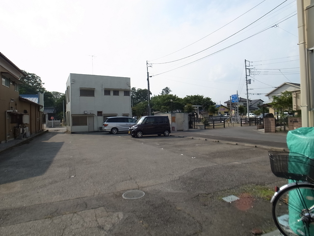 駐車場　タウンハウス扇駐車場側より