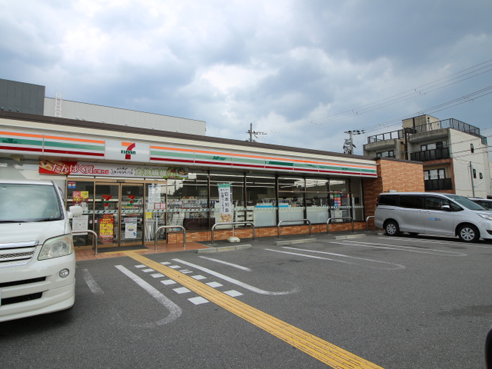 コンビニ　セブンイレブン（コンビニ）まで160m