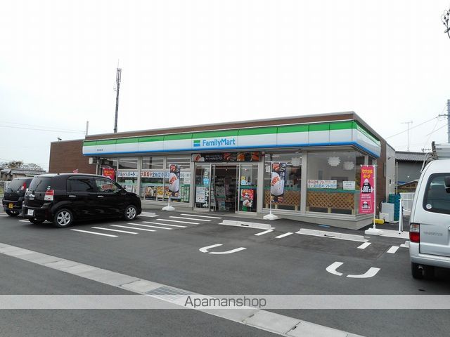 コンビニ　ファミリーマート（コンビニ）まで752m
