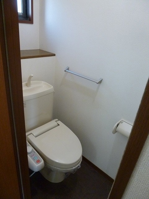 トイレ　写真は101号室です（参考）