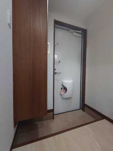 玄関　別部屋参考写真となります