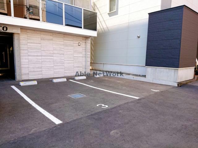 駐車場　駐車場