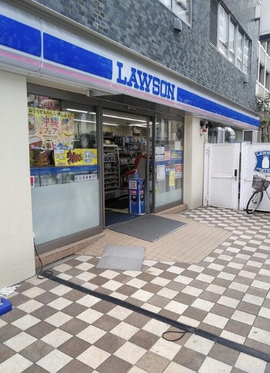 コンビニ　ローソン西新橋愛宕下通店（コンビニ）まで126m