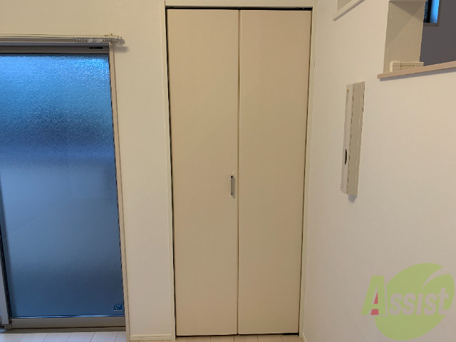 収納　クローゼットはこちら。お洋服やお荷物はこちらへどうぞ。