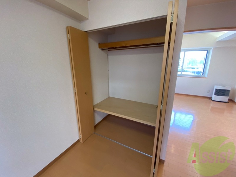 収納　クローゼットは奥行きもあり、荷物が多い方でも安心です。