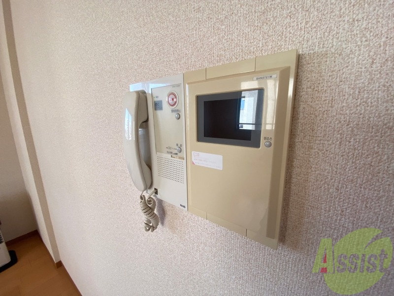 その他設備　ＴＶモニター付インターホンです。来客者の顔が見えるので安心！