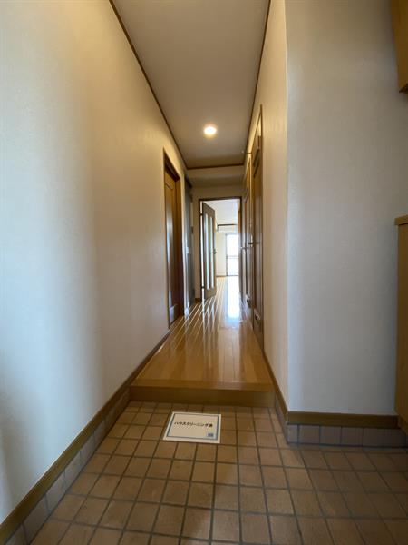 玄関　※他の号室の写真となります（現況優先）