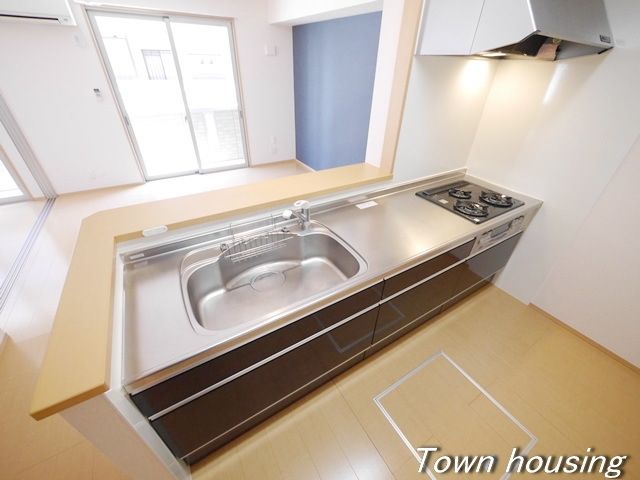 キッチン　別部屋参考写真になります
