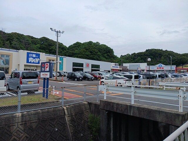 ショッピングセンター　アクロスプラザ諫早店（ショッピングセンター）まで710m