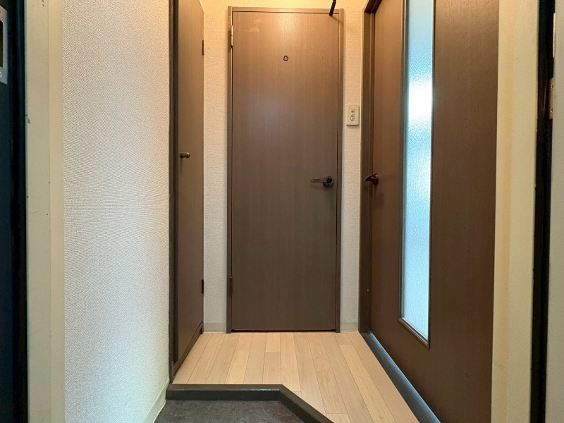 玄関　玄関の様子です。明るい印象ですね。気分もあがりそう。