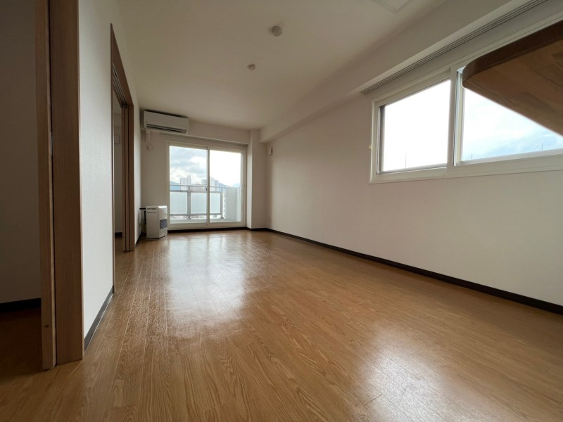 居室・リビング　広くてキレイなお部屋が広がっていて、充実した生活が送れそう。