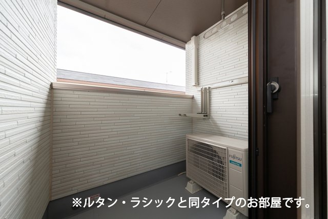 バルコニー　お洗濯にも便利なバルコニー付き