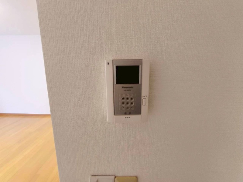 セキュリティ　ＴＶモニター付インターホンです。来客者の顔が見えるので安心！