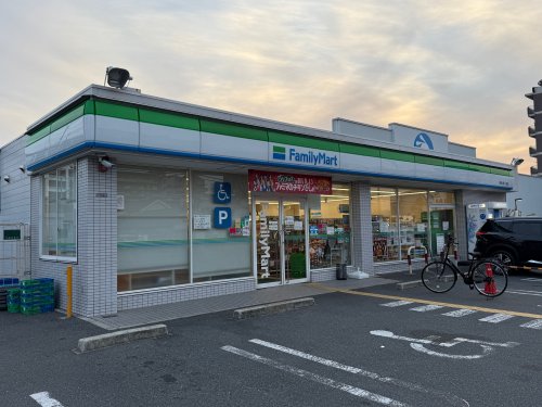 コンビニ　ファミリーマート 遠里小野二丁目店（コンビニ）まで333m