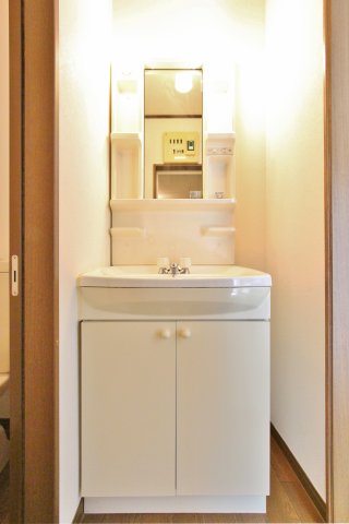 洗面設備　参考写真（同物件別部屋）