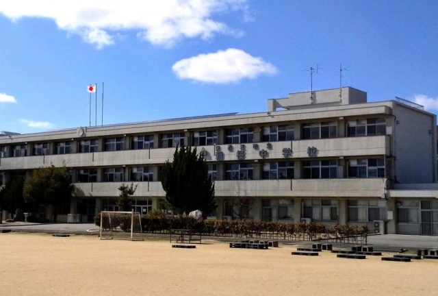 中学校　東近江市立朝桜中学校（中学校）まで1500m
