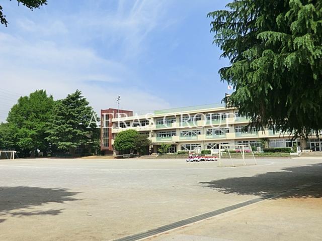 小学校　川口市立鳩ケ谷小学校（小学校）まで696m