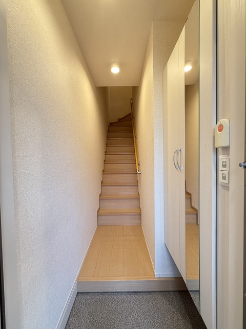 玄関　★同建物別号室の参考写真です★