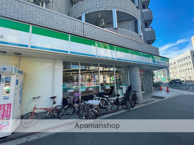 コンビニ　ファミリーマート天六駅前店（コンビニ）まで135m