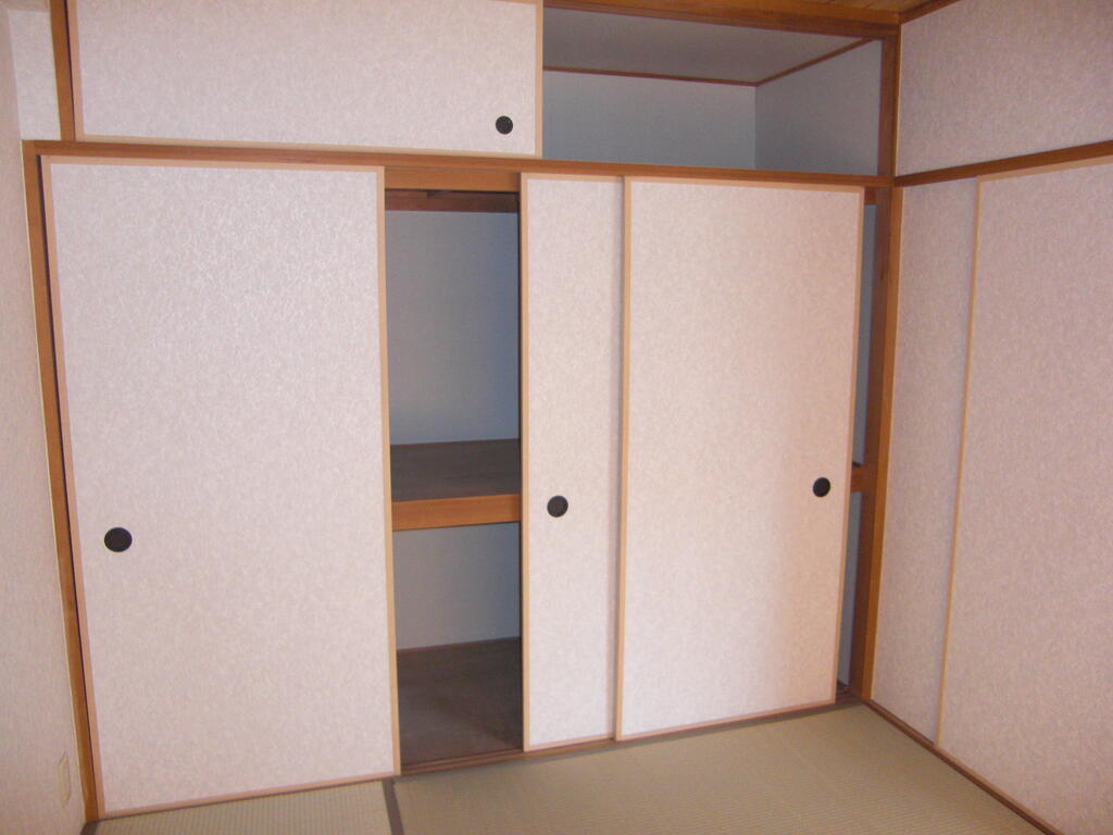 収納　押し入れ
