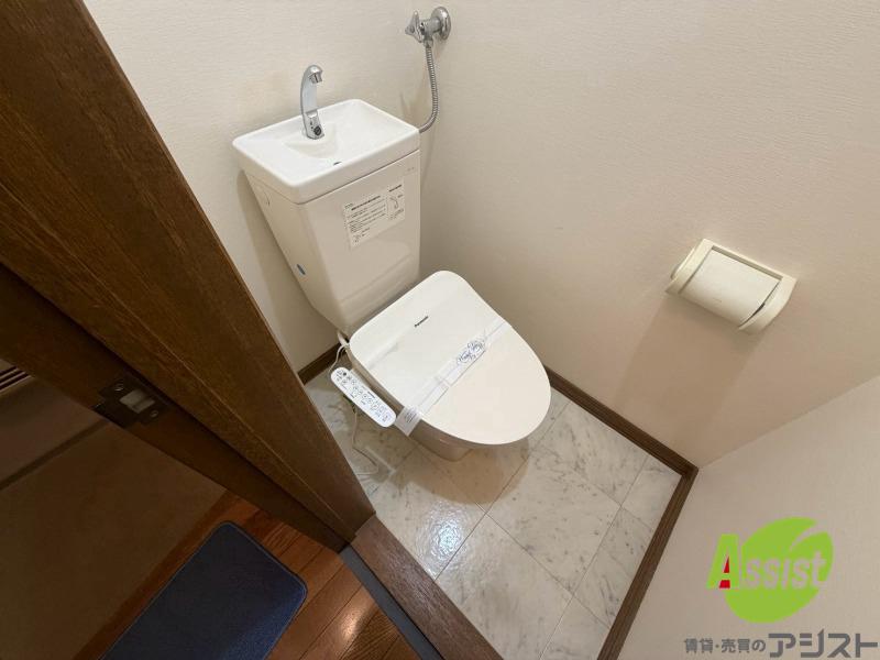 トイレ　こちらはトイレです。清潔感があり、安心して使用できます。