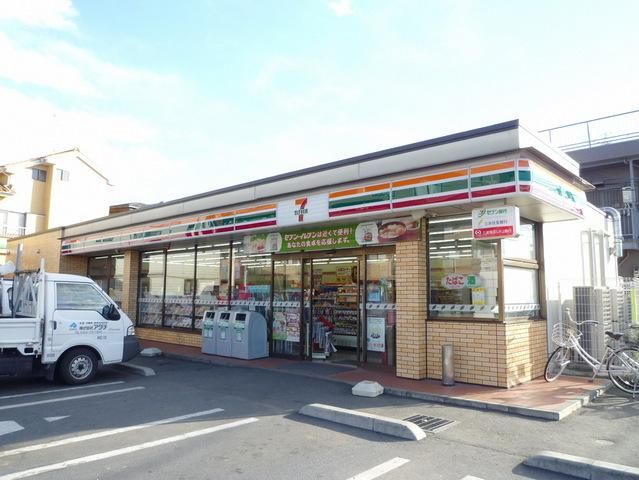 コンビニ　コンビニ（コンビニ）まで723m