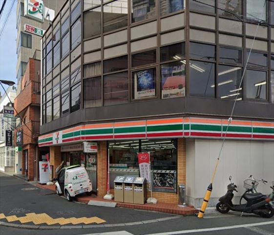 コンビニ　ファミリーマート（コンビニ）まで816m
