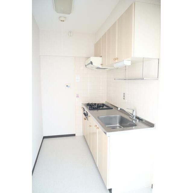 キッチン　同物件別部屋