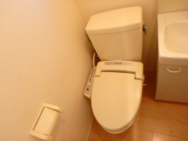 トイレ　他のお部屋の参考写真となります。