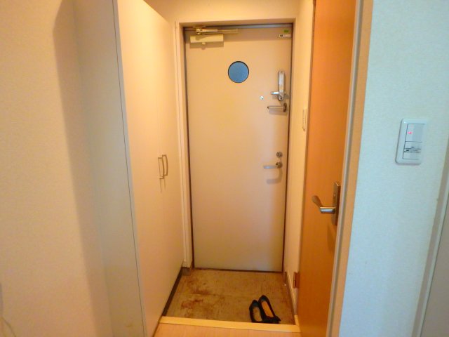玄関　他のお部屋の参考写真となります。