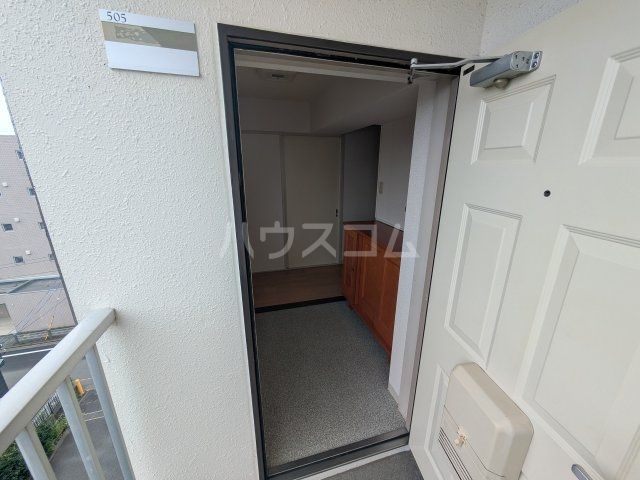 ファーストタウン中央の玄関写真
