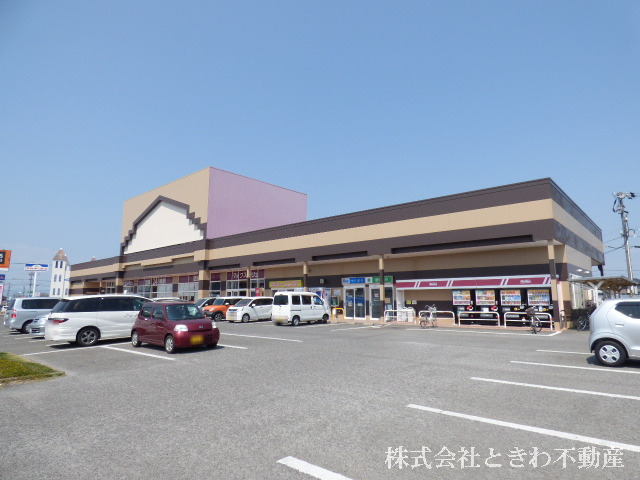 スーパー　マックスバリュ空港通り店（スーパー）まで888m