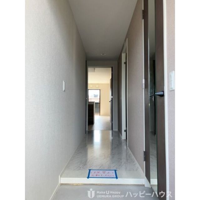 その他　【玄関】別部屋の為、現況優先