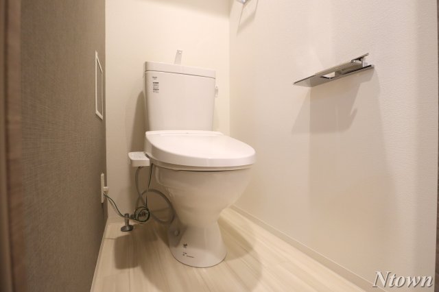 トイレ　落ち着いた色調のトイレです