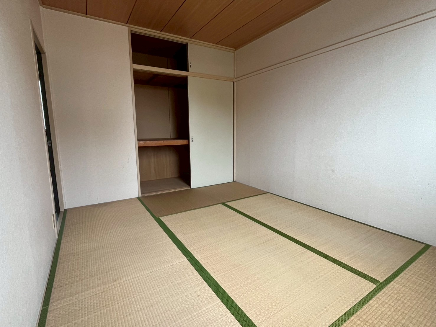 河原サンハイツA棟の居間写真