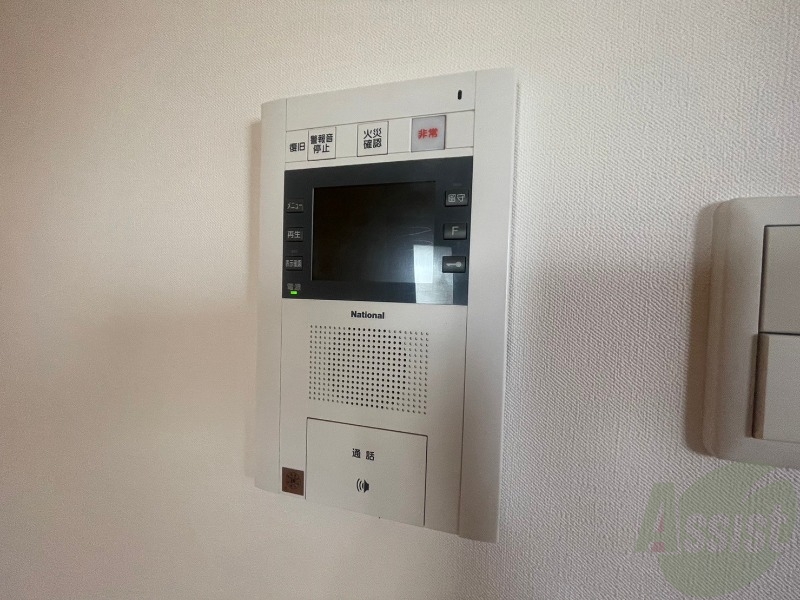 セキュリティ　ＴＶモニター付インターホンです。来客者の顔が見えるので安心！