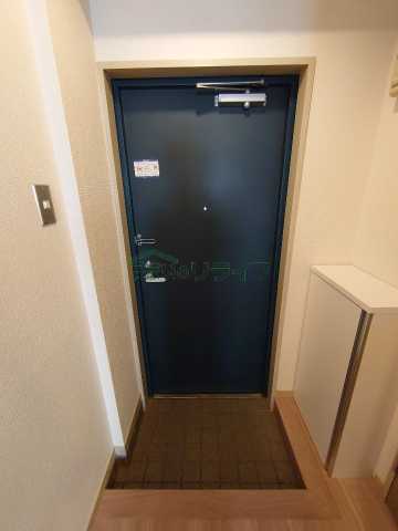 玄関　別部屋の参考写真となります。