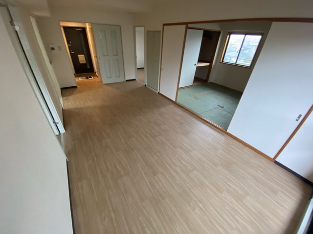 居室・リビング　床色が明るくて綺麗です♪
