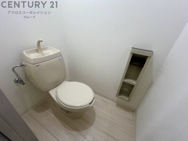 トイレ　シンプルで掃除のしやすいトイレです♪