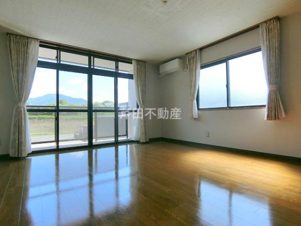 ＪＲ信越本線 長野駅 徒歩67分 3階建 築33年の居間写真