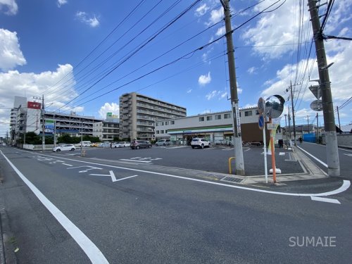 コンビニ　ファミリーマート東大宮五丁目店（コンビニ）まで593m