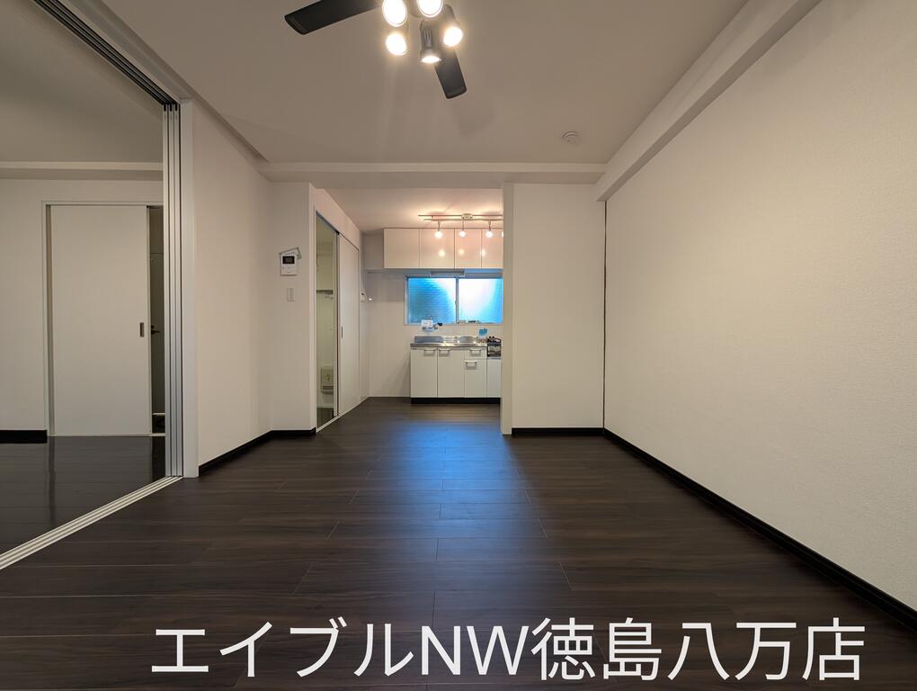 ＪＲ徳島線 徳島駅 徒歩25分 3階建 築55年の居間写真