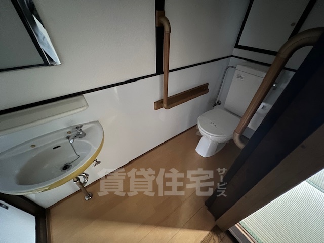 磯上町4丁目テラスハウスのトイレ写真