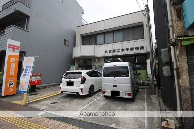 コンビニ　ファミリーマート中川富川町店（コンビニ）まで705m