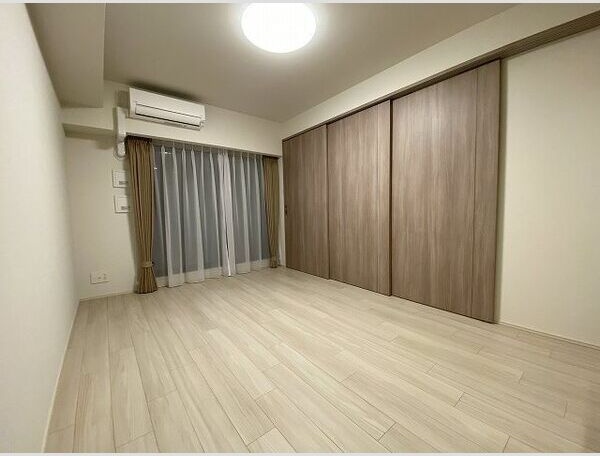 オープンレジデンシア久屋大通 THE COURTの居間写真