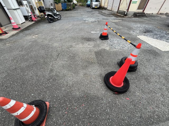 駐車場　月々8 000円のお支払いで敷地内駐車場が使えます！