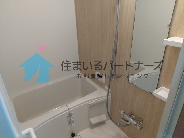 バス・シャワールーム　コンパクトで使いやすいお風呂です