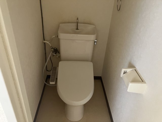 ＪＲ山陽本線 土山駅 徒歩6分 2階建 築34年のトイレ写真