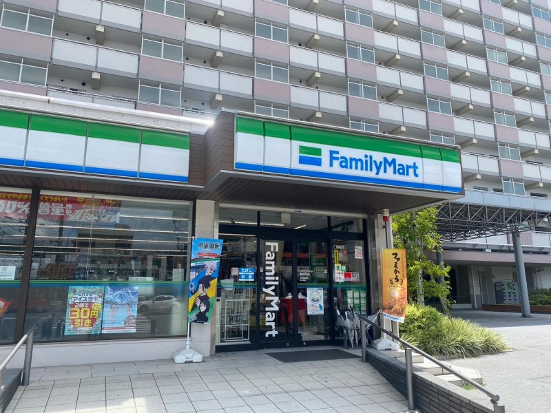コンビニ　ファミリーマート 豊成団地店（コンビニ）まで290m